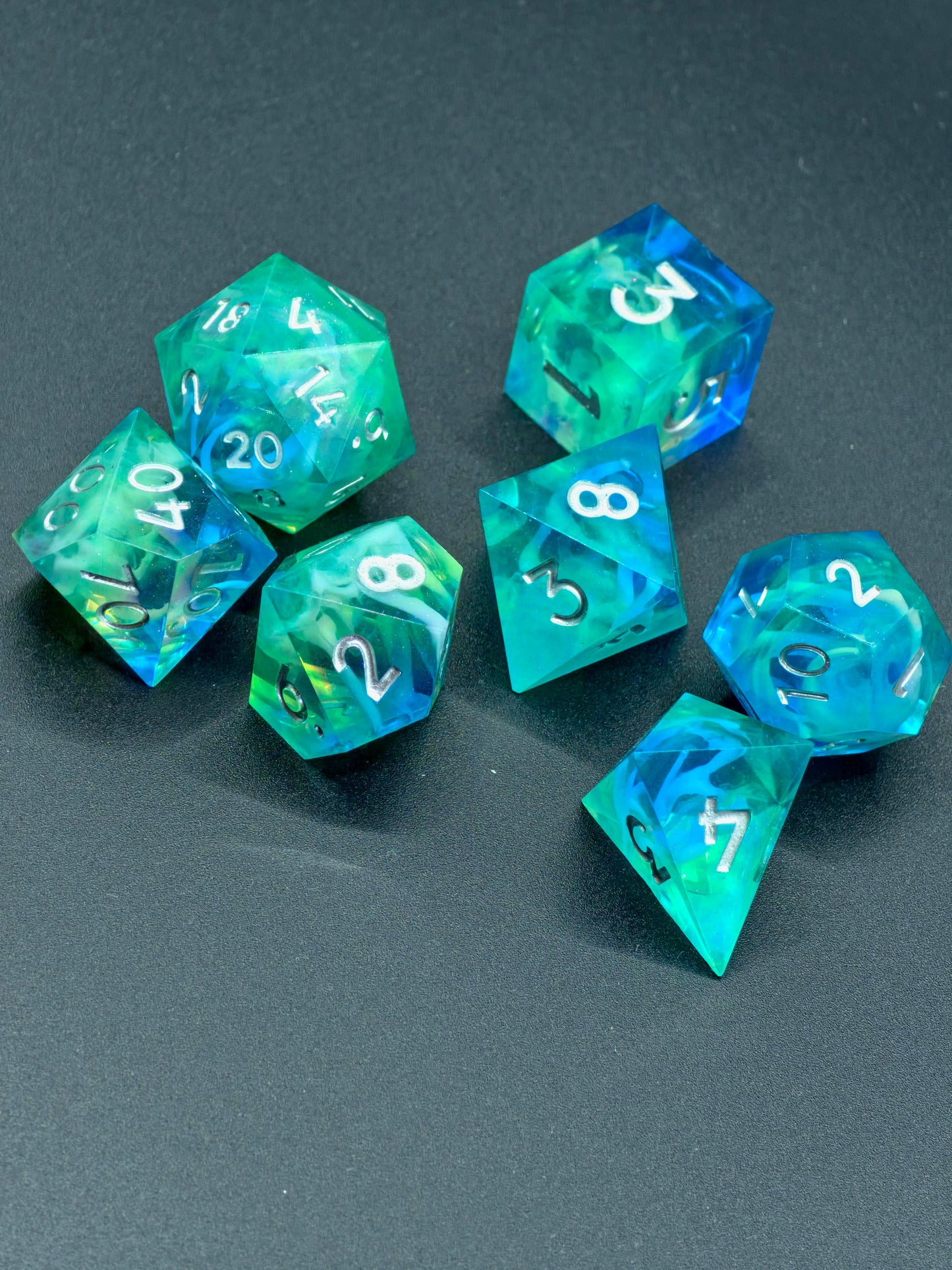 Polyedrischer DnD Würfelset 7 Stück – Ocean Mist Cloud Dice | Handgemachte Resin Würfel in Blau Türkis Zitronen Transparent mit Cloud-Effekt