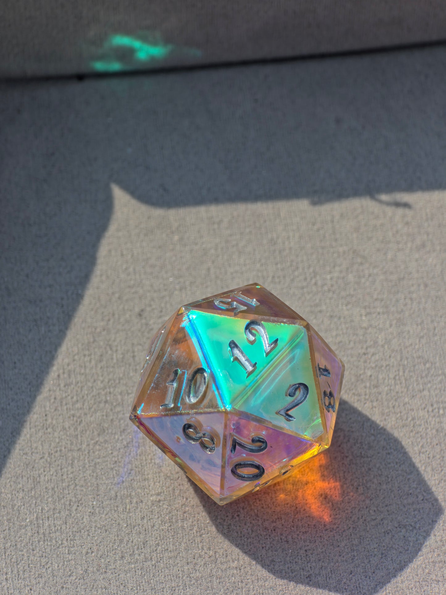 D20 Dice „Prismatic Light“ – Handmade Resin D20, Iridescent Rainbow Effect, Clear Dice with Silver Numbers | Artisan TTRPG Dice