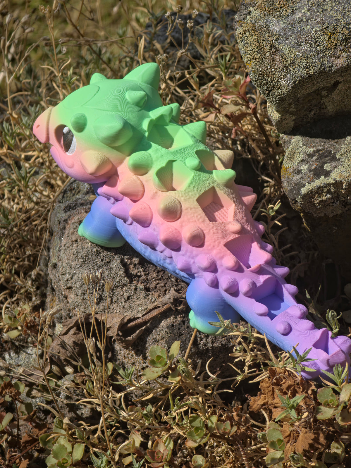 Buba Cotton Candy Dreams Dice Holder – Süßer Ankylosaurus Würfelhalter für 7 Dice | 3D-gedruckter DnD Dice Organizer mit Gem D4 Slot (ohne Würfel)