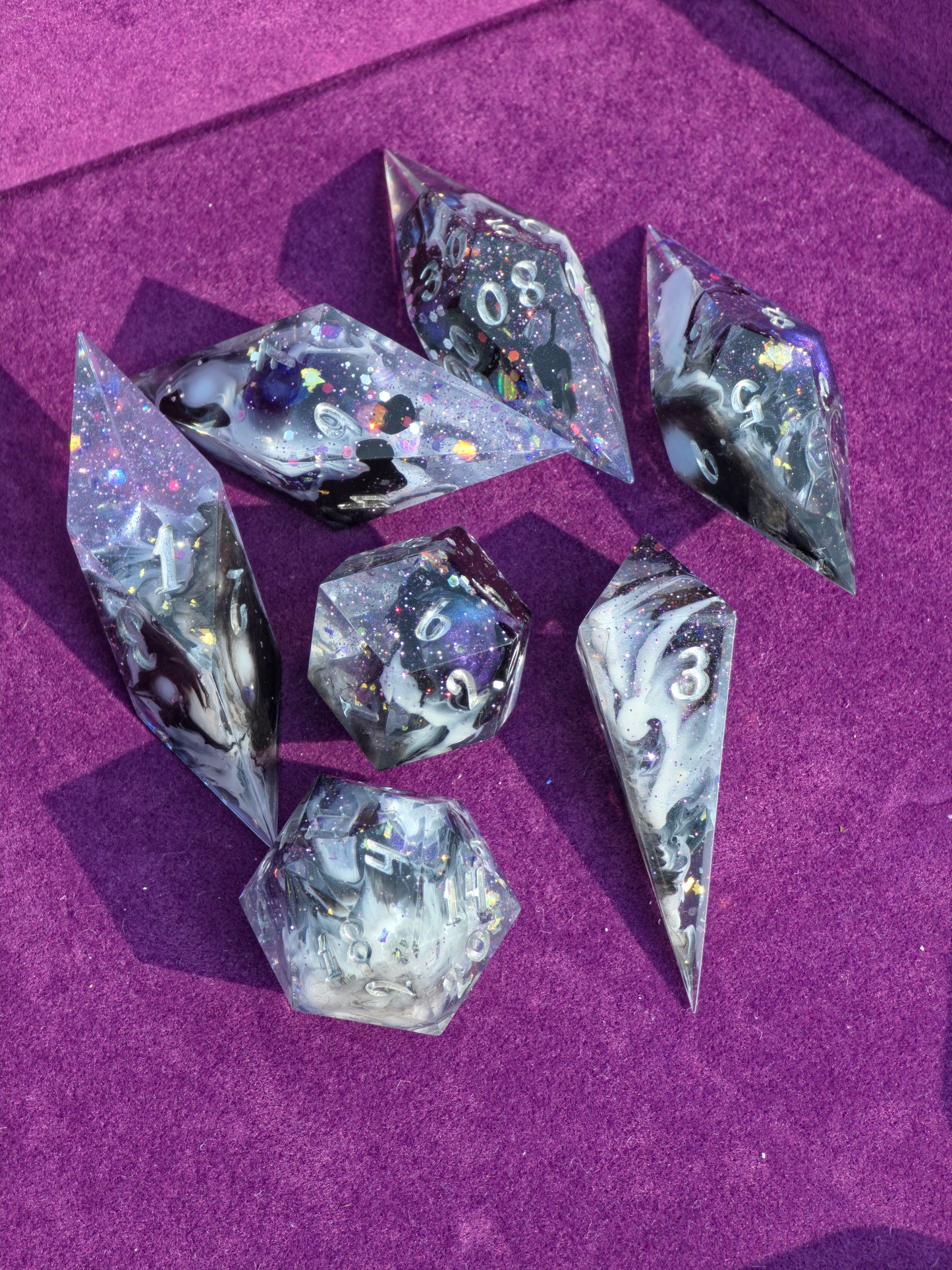 Elongated Dice Set „Cosmic Orbit“ – 7 Resin Dice with Mini Planets, Galaxy Nebula Effect | Space Dice | Silver Numbers | Handmade Sharp Edge TTRPG Dice