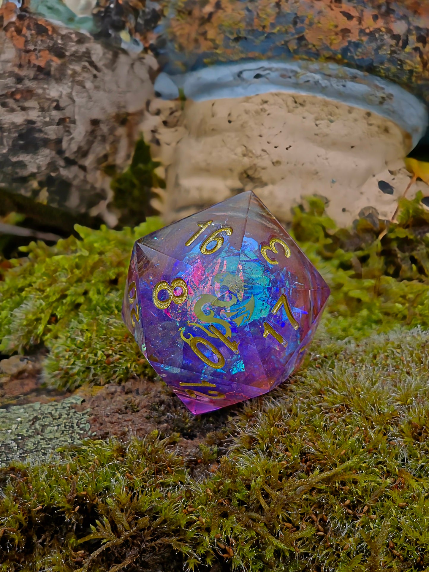 Polyedrischer Chonk D20 Liquid Core Dice 35 mm – Dragon Spirit Edition | Handgemachter Resin Würfel mit Drachen & Galaxy Look | DnD Dice