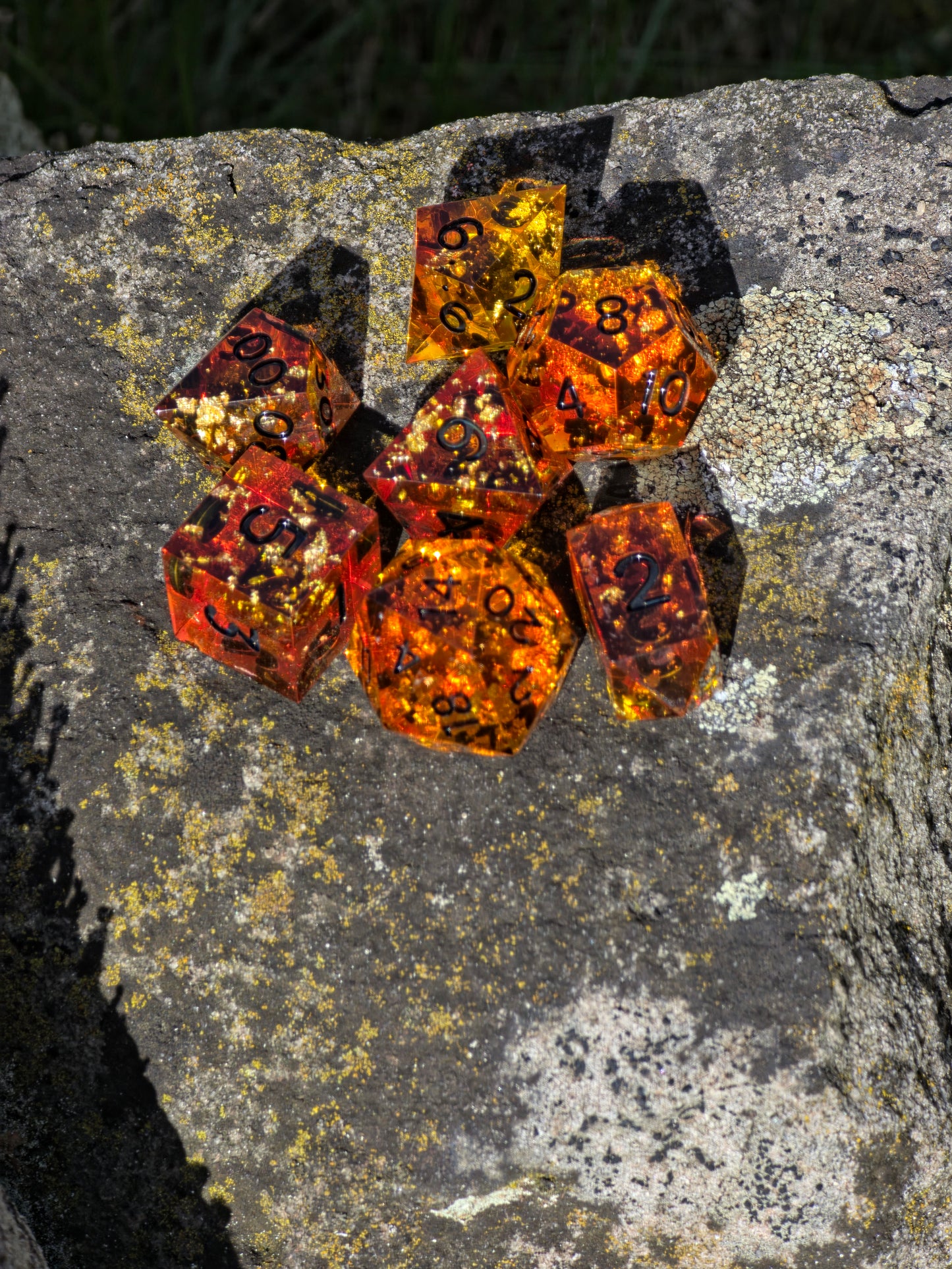 Honey Amber Dice Set – Golden Resin DnD Dice, Warm Honey Glow, Sharp Edge TTRPG Dice, Handmade Fantasy Dice Set, Bernstein Dice