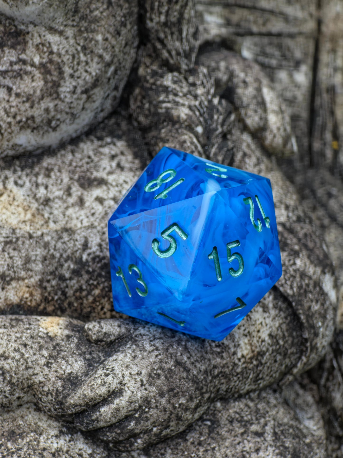 Polyedrischer D20 35mm – Ocean Blue Cloud Effekt | Handgemachter Resinwürfel XL Größe | DnD Dice Pen and Paper TTRPG Fantasy Würfel