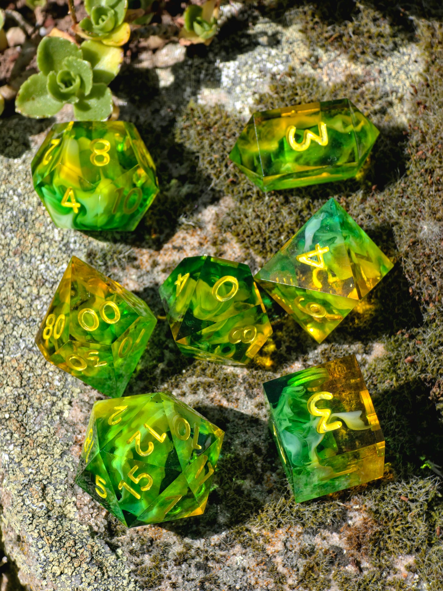 Sunfruit Grove Mango Lime Swirl Dice Set – Handgemachte Resin Würfel in Limettengrün & Mangogelb, Sharp Edge DnD Würfelset, Sommer Fantasy Dice
