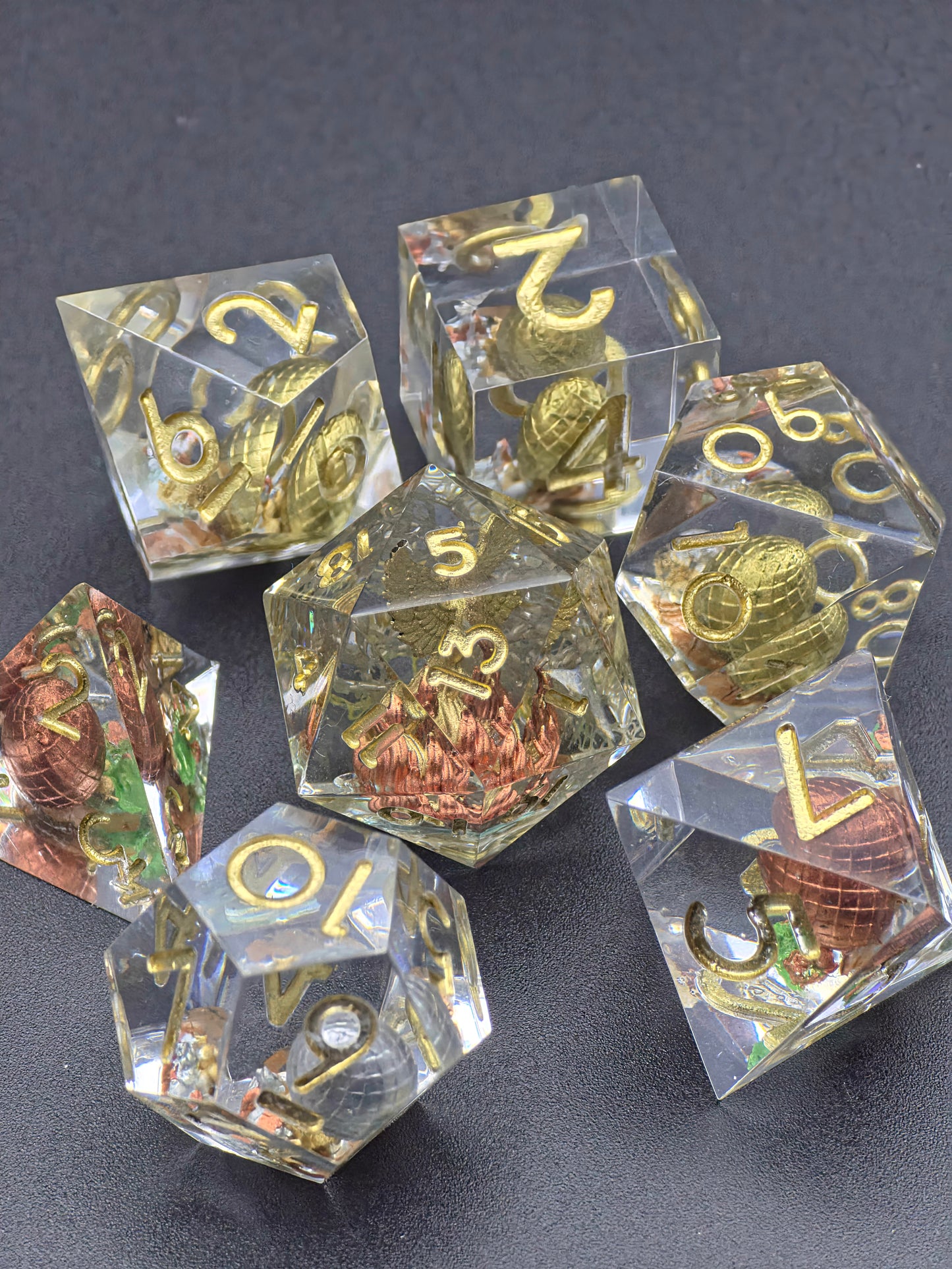 Würfelset „Goldene Wiederkehr“ – Handgemachtes Resin Dice Set mit Goldenem Phönix & Phönix-Eiern | DnD TTRPG Würfel