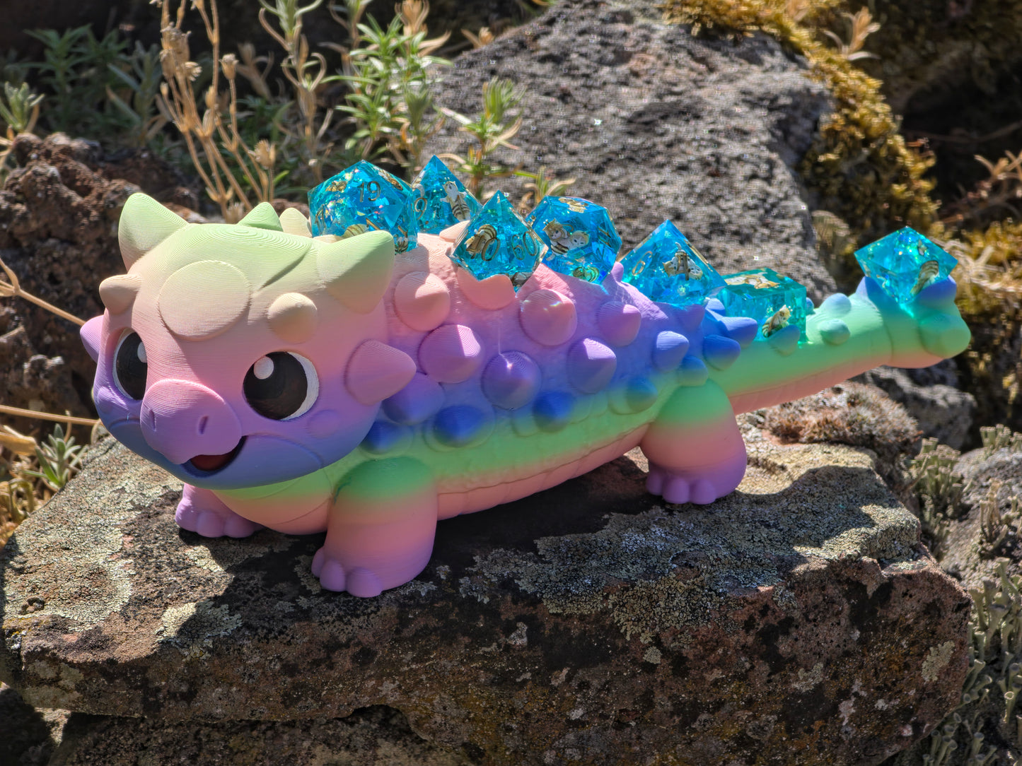 Buba Cotton Candy Dreams Dice Holder – Süßer Ankylosaurus Würfelhalter für 7 Dice | 3D-gedruckter DnD Dice Organizer mit Gem D4 Slot