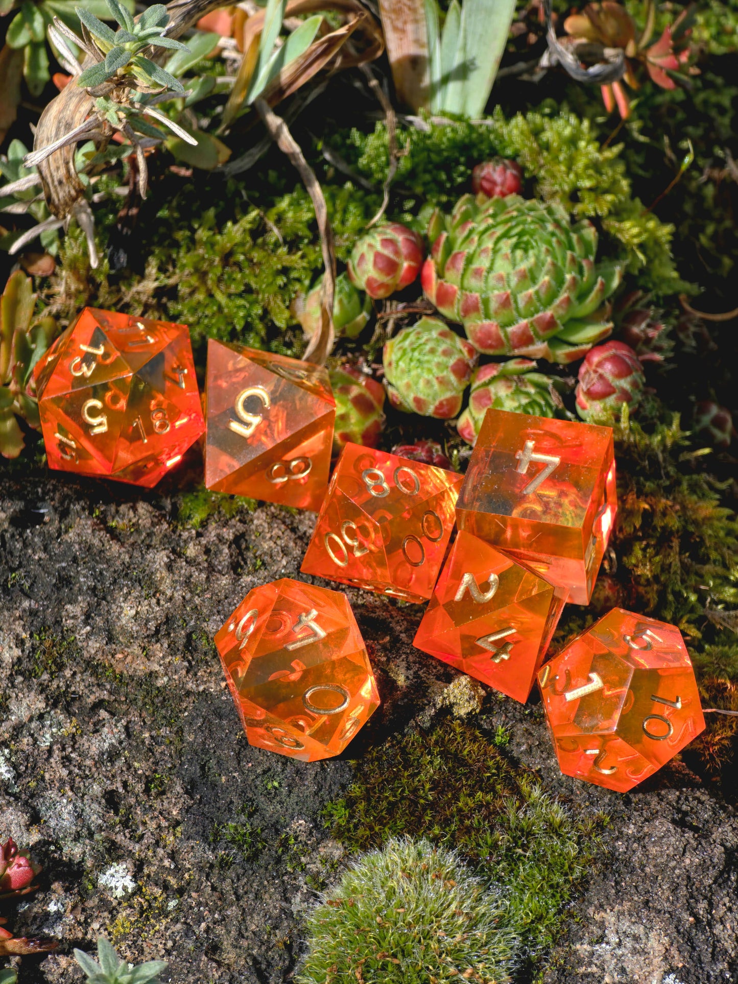 Polyedrischer DnD Würfelset 7 Stück – Sunflare Dice | Handgemachte Resin Würfel in Orange Gelb Transparent mit Goldzahlen | TTRPG DnD Pathfinder