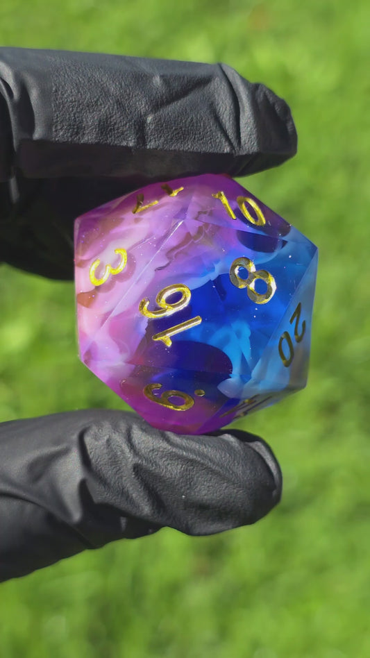 Polyedrischer Nebula Cloud D20 Würfel 35mm – L Format Chonk Dice | Handgemachter RPG Würfel in Blau & Violett, Galaxy Dice,dnd