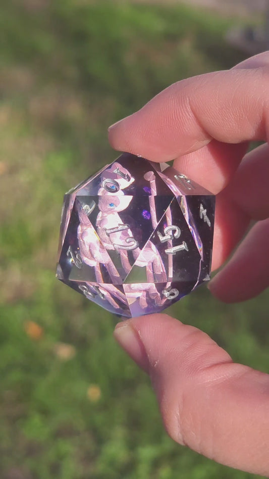 RESERVIERT – Psychic Galaxy D20 40 mm – Handgefertigter Resin Würfel | Rosa Fantasy-Miniatur, Galaxy Design & Metallic Silber