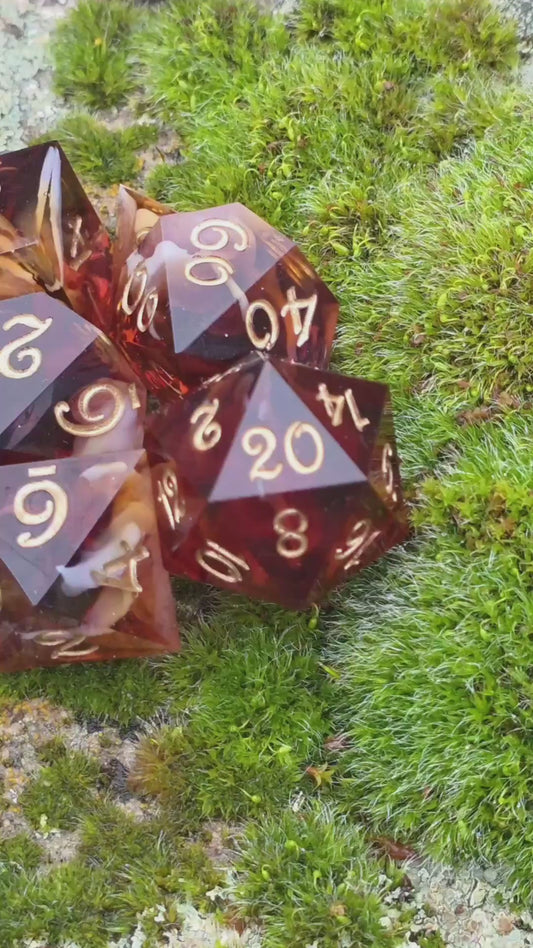 Polyedrisches Würfelset „Coffee Cream Swirl“ – Handgemachte Resinwürfel braun-creme mit Kaffee Swirl Effekt | DnD Dice Set TTRPG