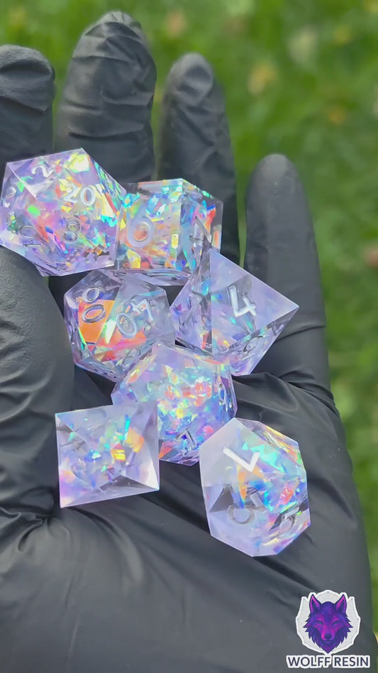Polyedrisches DnD Würfelset Crystal Aurora – Handgemachte Resinwürfel mit Holographic Flakes | DnD Pen and Paper TTRPG