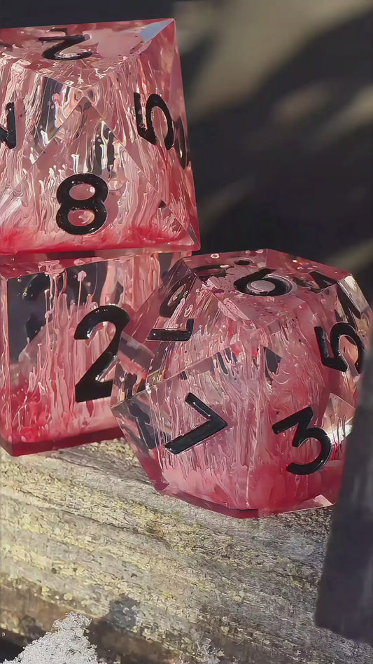 Polyedrisches Würfelset „Crimson Bloom“ – Handgemachte Resinwürfel mit rotem & weißem Petri-Effekt | DnD Dice Set TTRPG