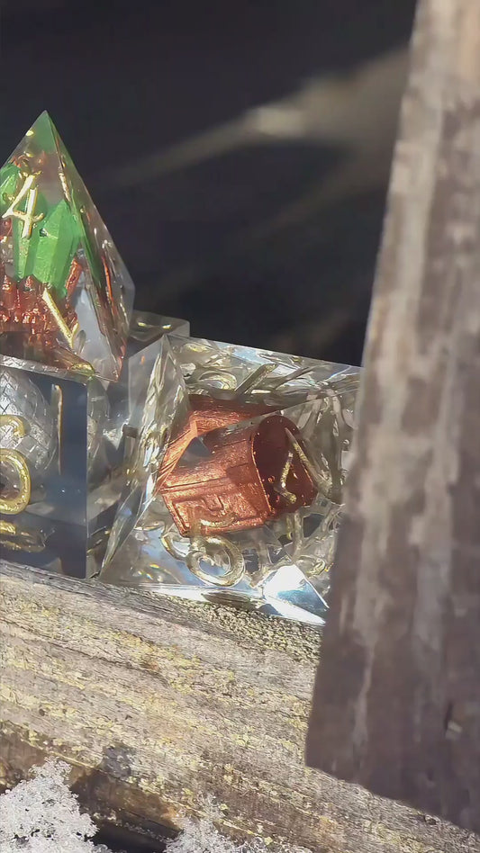 Würfelset „Asche des Ewigen Feuers“ – Handgemachtes Resin Dice Set mit Silbernem Phönix, Eiern & Kristallen | DnD TTRPG Würfel