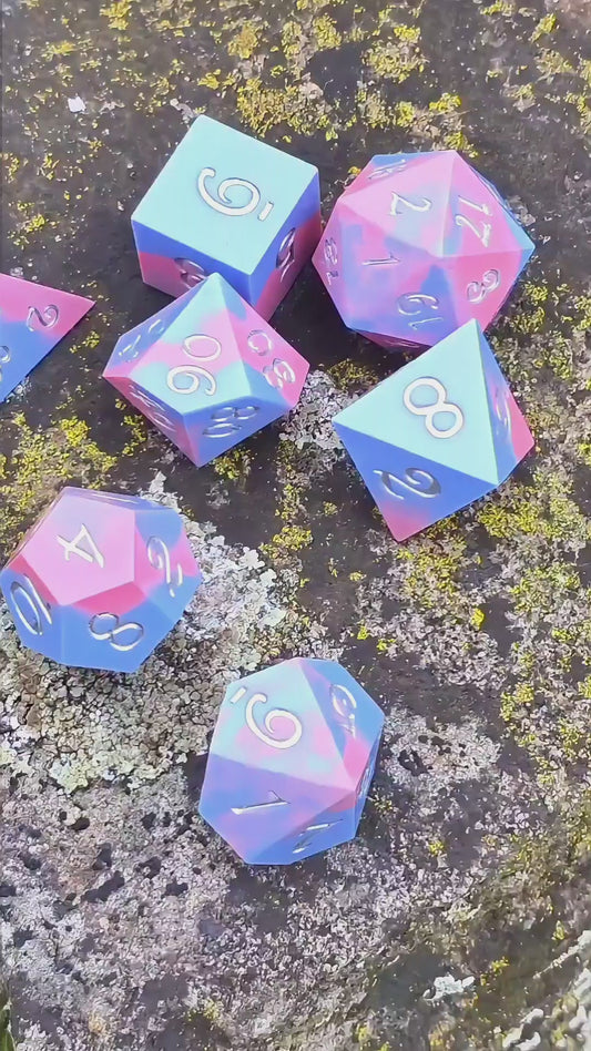Cotton Candy Skies – Handgemachtes DnD Würfelset in Pastellblau & Rosé | Resin Dice Set mit sanftem Farbverlauf | Polyedrische Würfel TTRPG