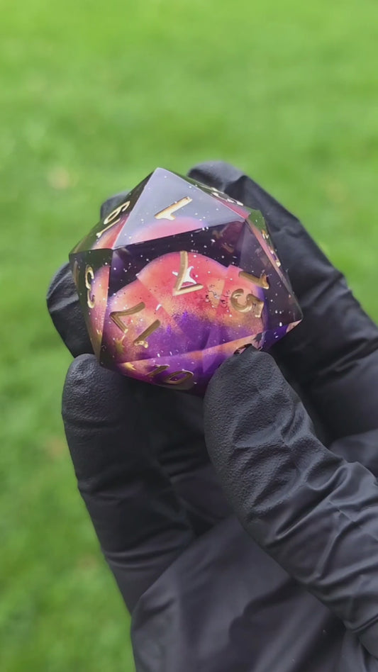 Planet Meteorite Galaxy D20 Würfel 35mm – Handgemachter Polyedrischer Resinwürfel mit goldenen Zahlen & Sternen | DnD Pen and Paper | Einzelwürfel