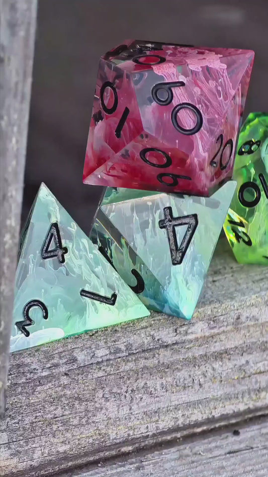 Würfelset „Alchemisches Erwachen“ – Handgemachtes Petri Dice Set mit Säuregrünem D20 & Blutroten Akzenten | DnD TTRPG Würfel