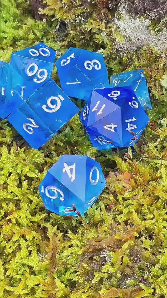 Astrallicht Blau – Nebula Glow Dice Set