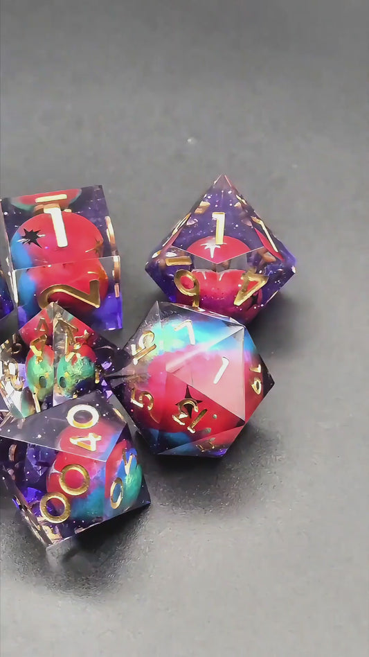Astral Realms – Relikte der Sternenfürsten | Galaxy Planet Dice Set | Handmade Resin DnD Würfel mit goldenen Zahlen | Premium TTRPG Dice