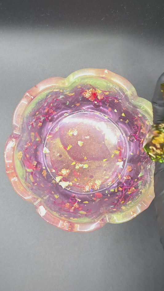 Polyedrisches Würfelset „Heart of the Forest“ – Handgemachte Resinwürfel in Rot-Grün mit Goldflocken | DnD Dice Set Pen and Paper TTRPG