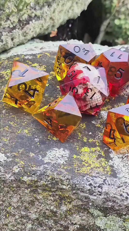 Asche und Knochen – Hellfire Resin Dice Set (7pc)