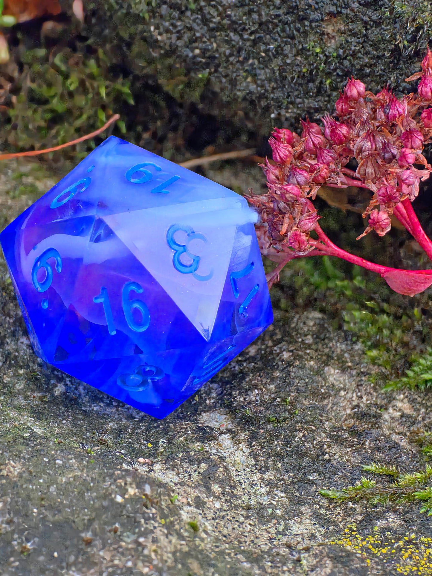 Polyedrischer Ozean Blau & Nebel Effekt D20 Würfel 35mm – L Format Chonk Dice | Handgemachter RPG Würfel in Blau Violett, Galaxy Dice,dnd