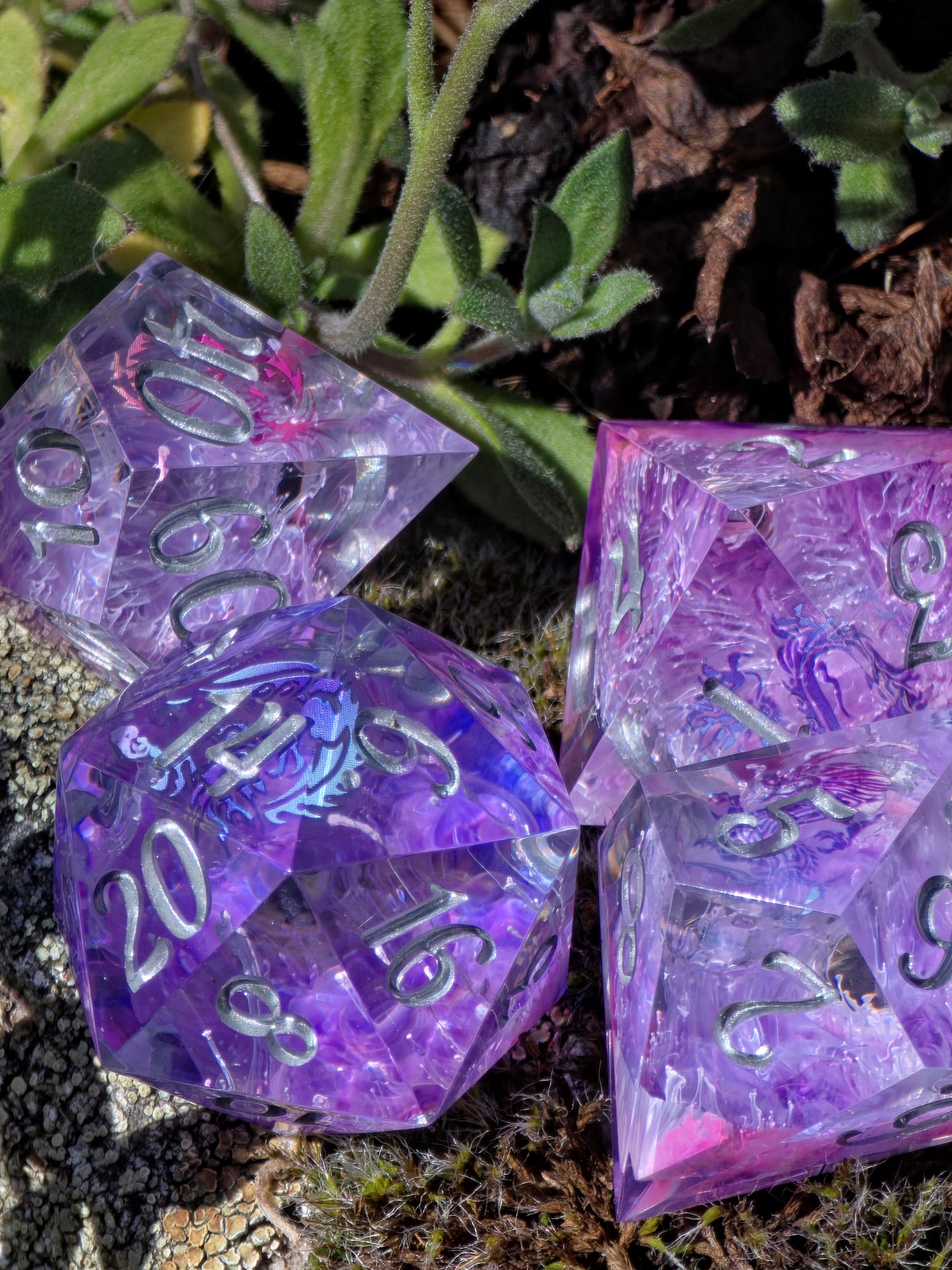 Fantasy Dragon Dice Set – Purple Pink Petri Resin Dice with Dragon Inside, Sharp Edge DnD Dice, Handmade TTRPG Dice