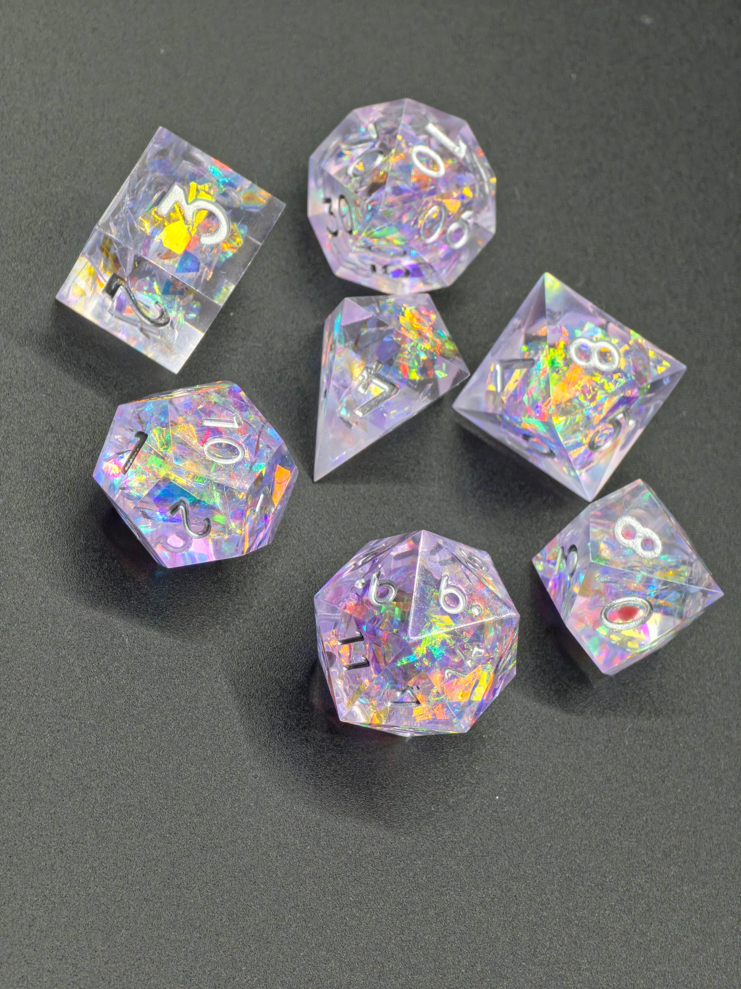 Polyedrisches DnD Würfelset Crystal Aurora – Handgemachte Resinwürfel mit Holographic Flakes | DnD Pen and Paper TTRPG