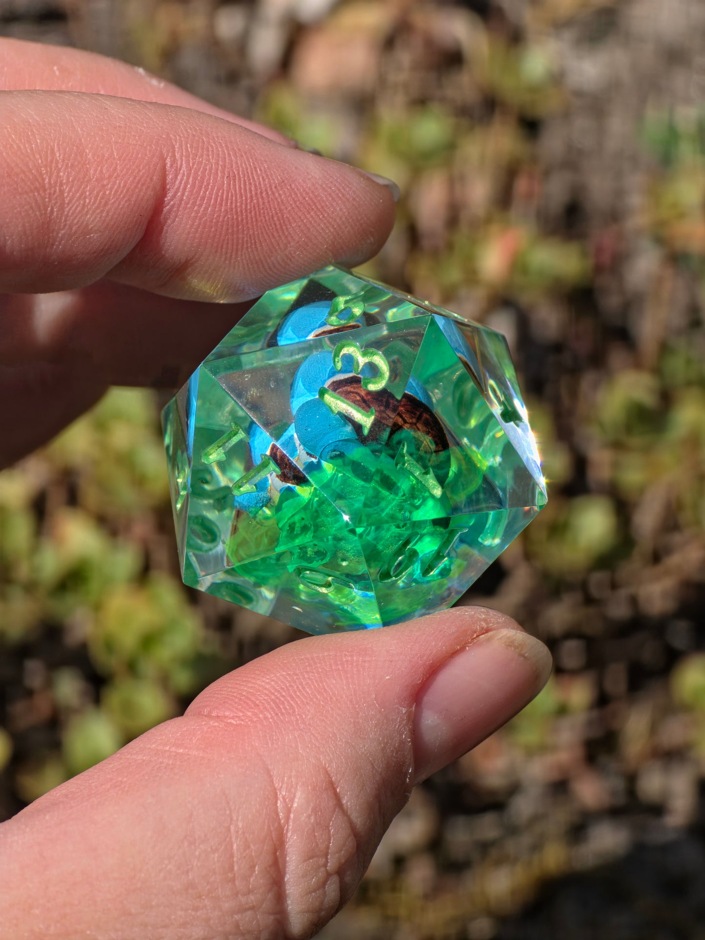 Shiggy – Toxic Lagoon D20 35 mm – Pokémon-inspirierter Resin Würfel in Neon Acid Green | Handgefertigter Chonk DnD Würfel