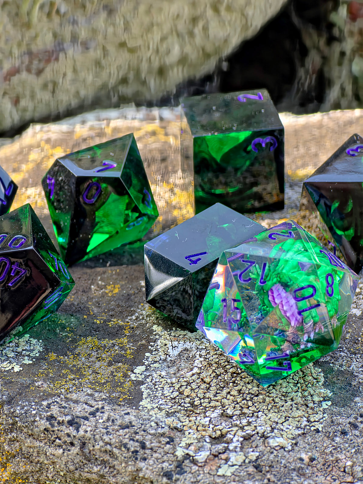 Guardian of the Emerald Dream - Ysera Inspired Würfelset – 7-teiliges DnD Dice Set | World of Warcraft Emerald Dream Dragon | Grüne Drachen Würfel | Handmade Resin Dice