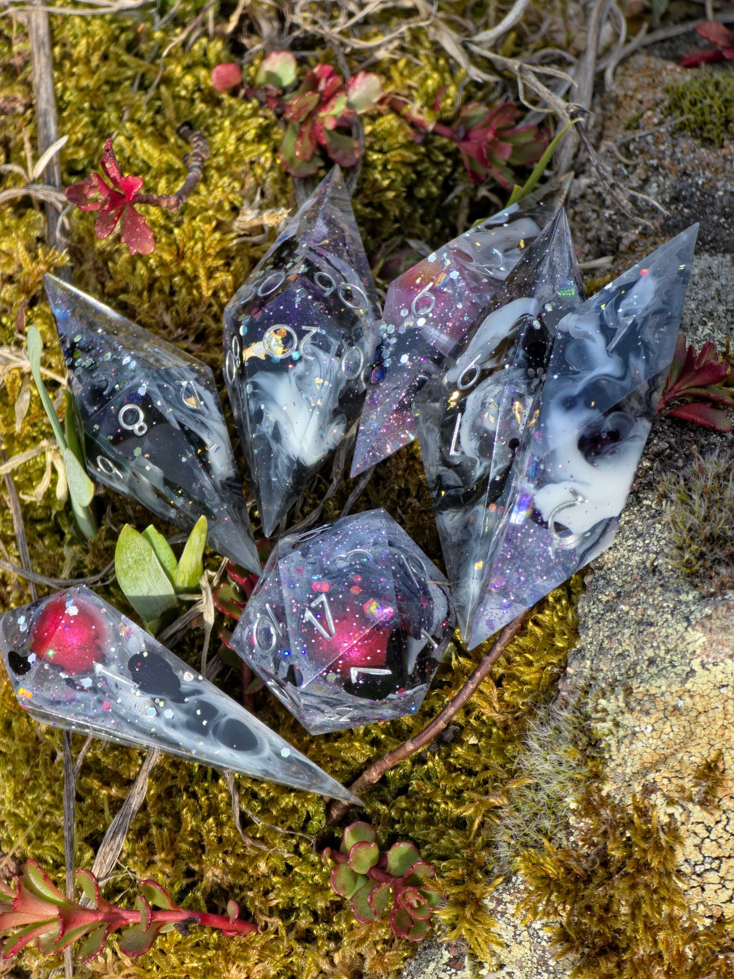 Glow in the Dark Planet elongated Dice Set – Space Resin Dice with Planets, Handmade Sharp Edge DnD Würfel, Galaxy TTRPG Dice