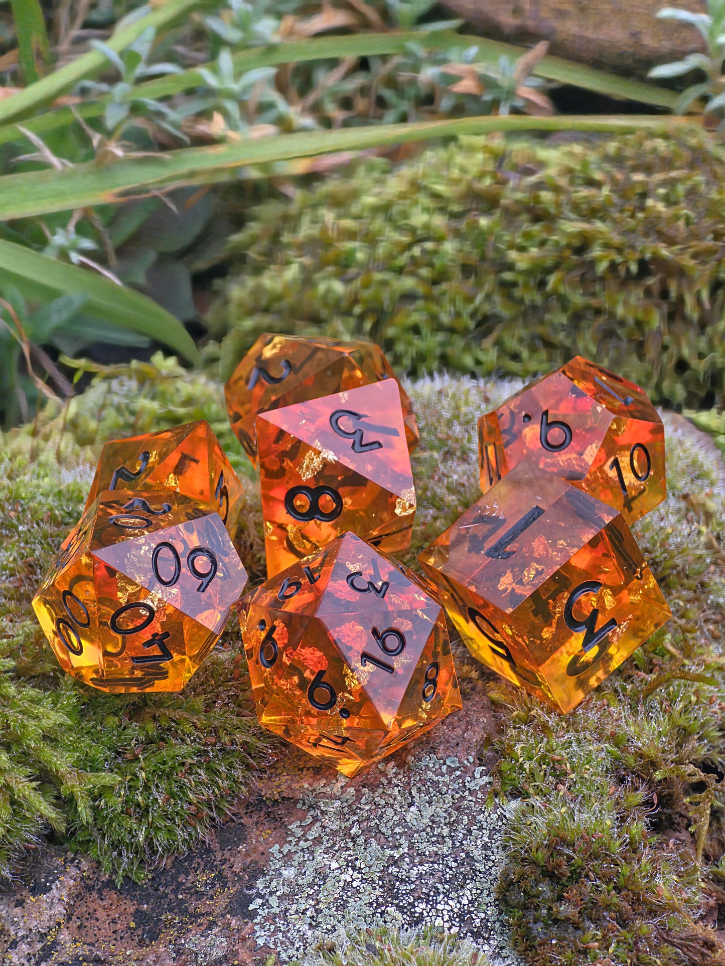 Polyedrisches DnD-Würfelset 7 Stück – Amber Bernstein Dice Set | Handgemachte Resin Würfel in Gold Orange Transparent | TTRPG DnD Pathfinder