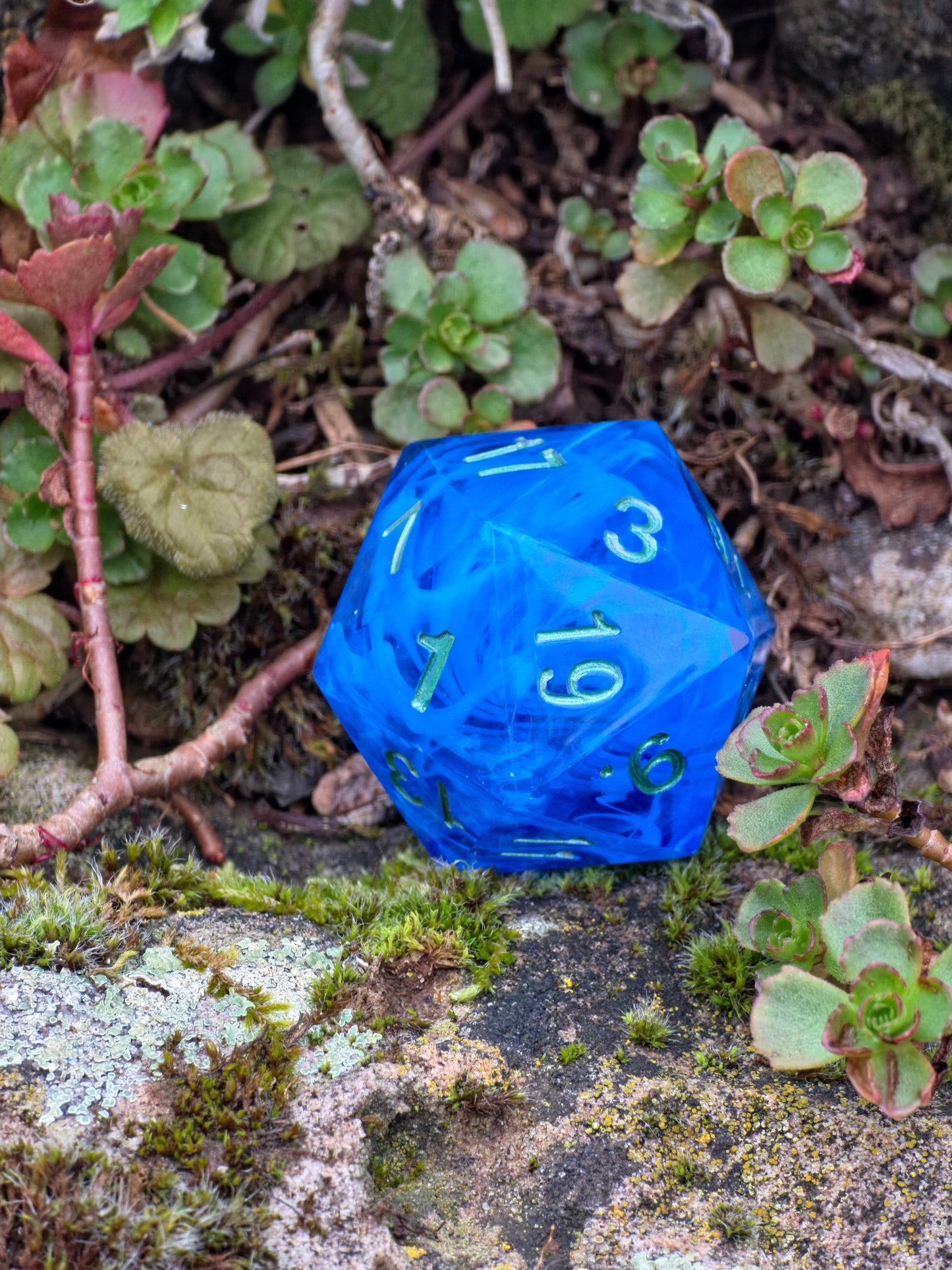 Polyedrischer D20 35mm – Ocean Blue Cloud Effekt | Handgemachter Resinwürfel XL Größe | DnD Dice Pen and Paper TTRPG Fantasy Würfel