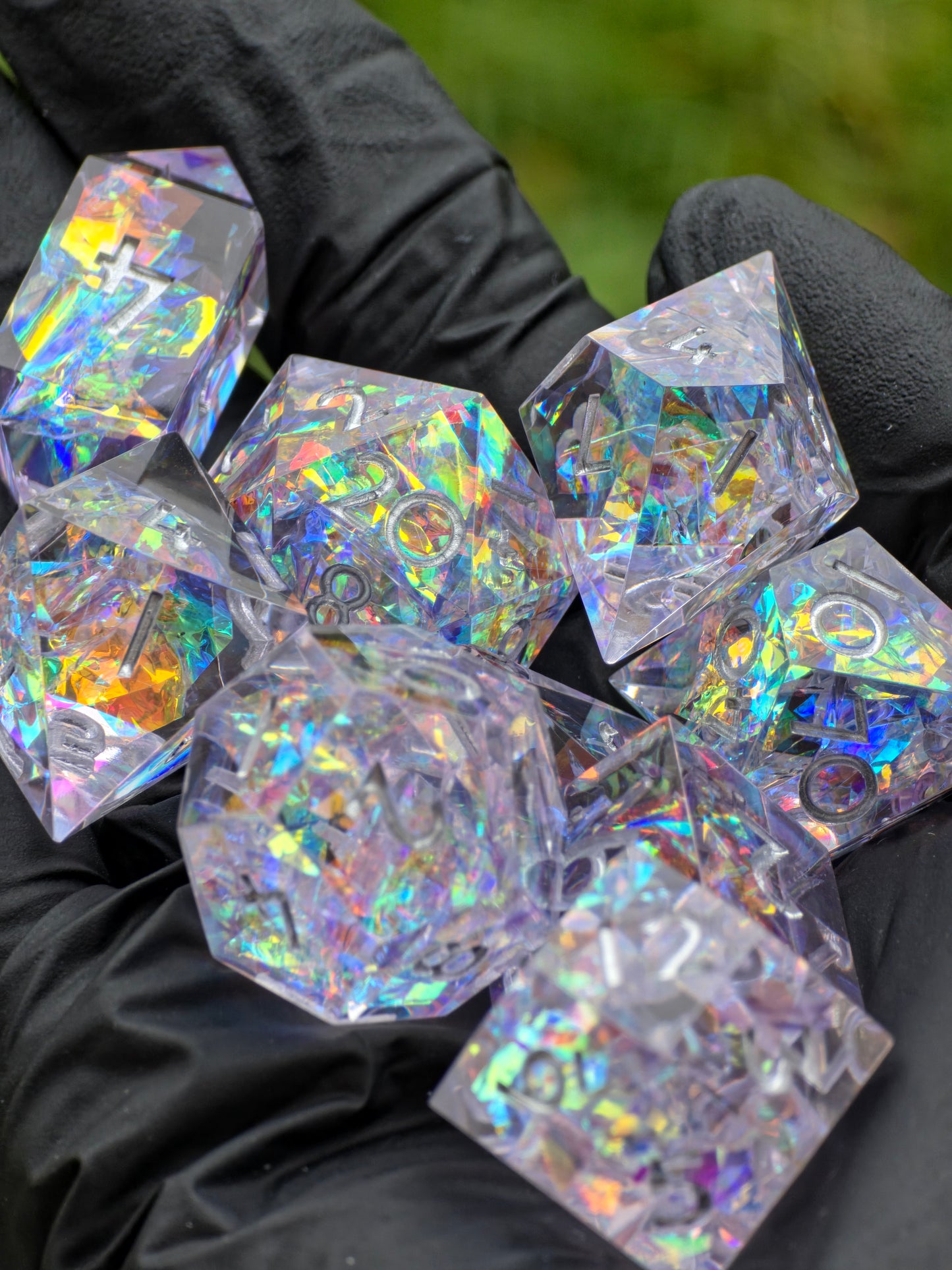Polyedrisches Würfelset „Prism Aurora“ – Handgemachte Resinwürfel mit irisierendem Opal-Effekt | DnD Dice Set Pen and Paper TTRPG | Regenbogenwürfel mit Spiegelglanz