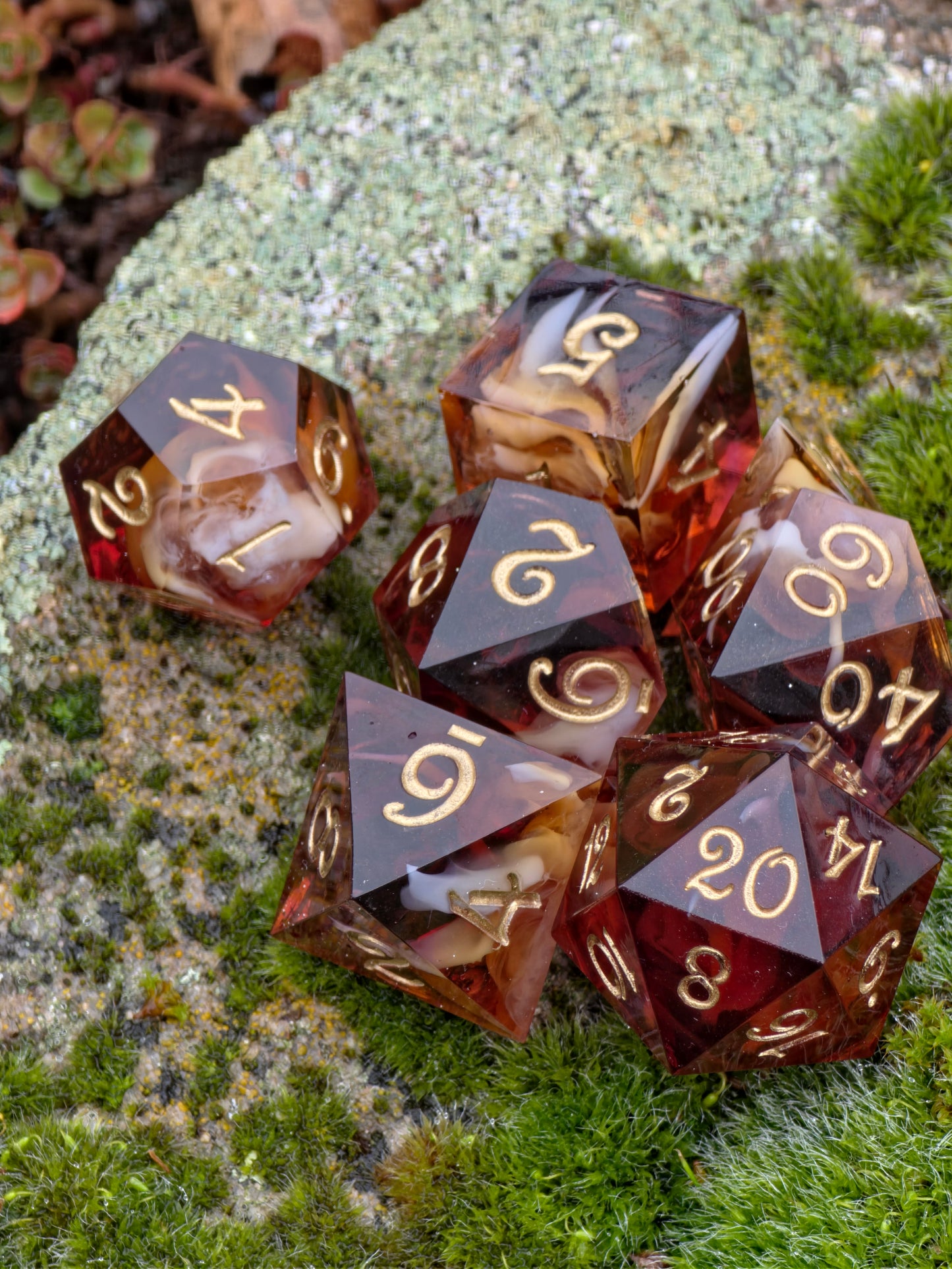 Polyedrisches Würfelset „Coffee Cream Swirl“ – Handgemachte Resinwürfel braun-creme mit Kaffee Swirl Effekt | DnD Dice Set TTRPG