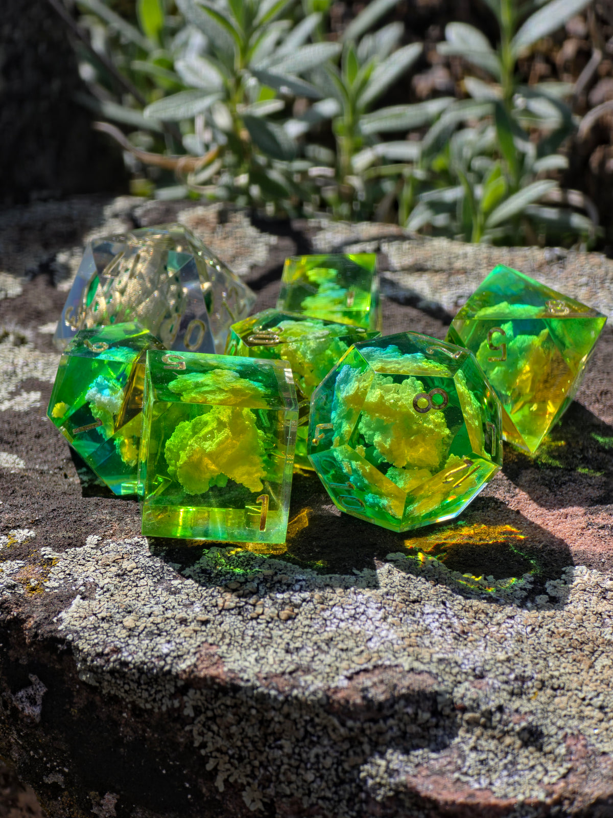 Stamina Vessel – Spirit of Hyrule Würfelset – Zelda Breath of the Wild & Tears of the Kingdom Inspired | Grünes DnD Dice Set mit Gold | Handmade Resin Würfel