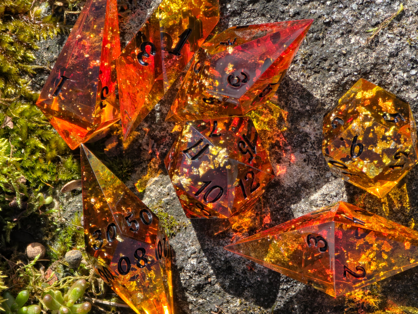 Amber Dice Set “Bernstein Shards” – Elongated Resin Dice with Gold Flakes, Honey Amber Effect, Sharp Edge DnD Dice, Handmade Fantasy TTRPG