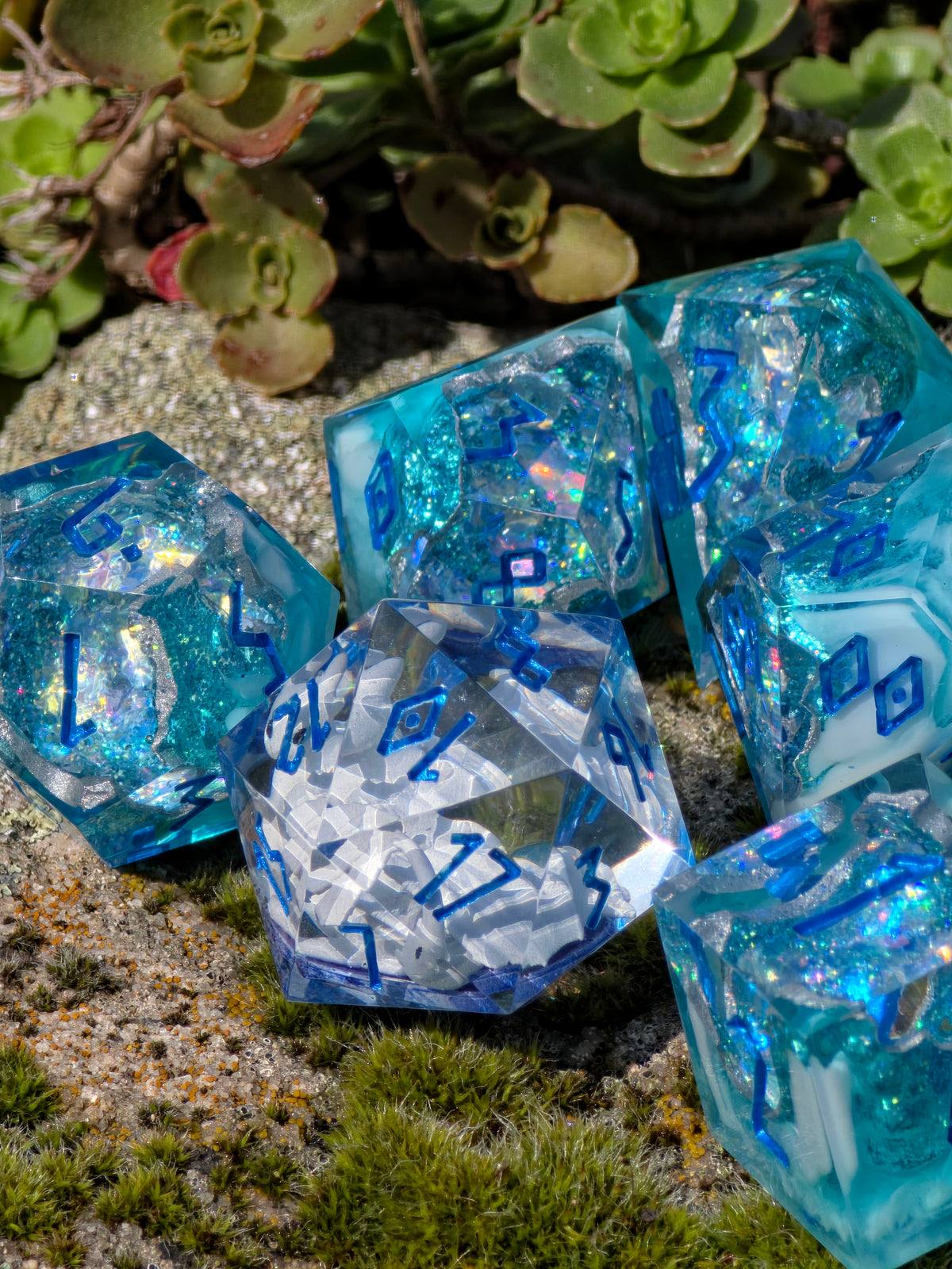 Crystal Sky - Light Fury Inspired Handmade Würfelset – 7-teiliges Resin Dice Set | Tagesschatten D20 & Türkise Geode Würfel
