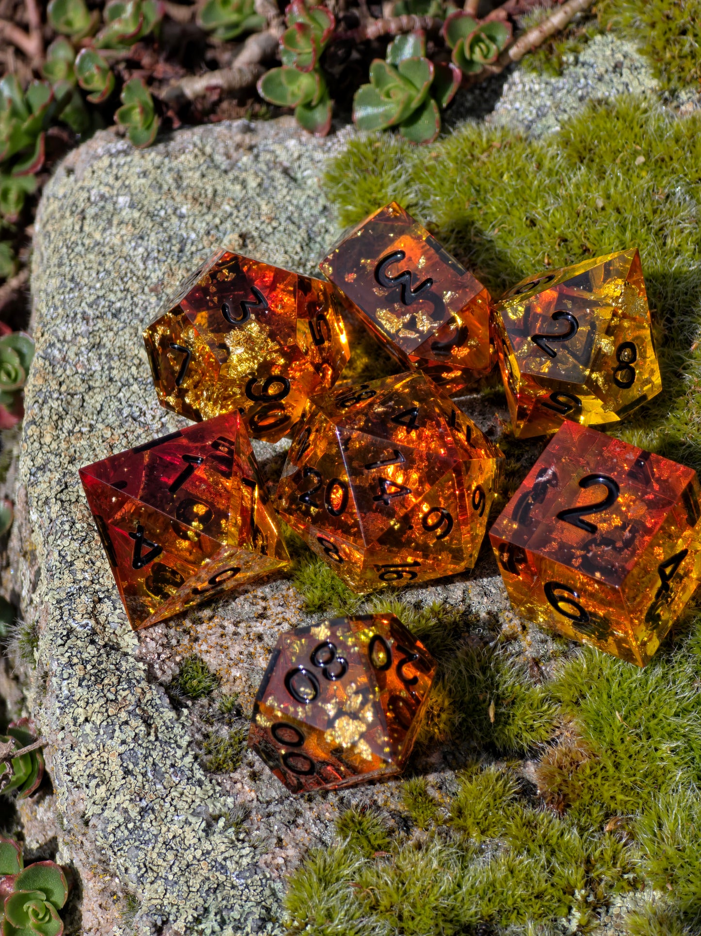 Honey Amber Dice Set – Golden Resin DnD Dice, Warm Honey Glow, Sharp Edge TTRPG Dice, Handmade Fantasy Dice Set, Bernstein Dice