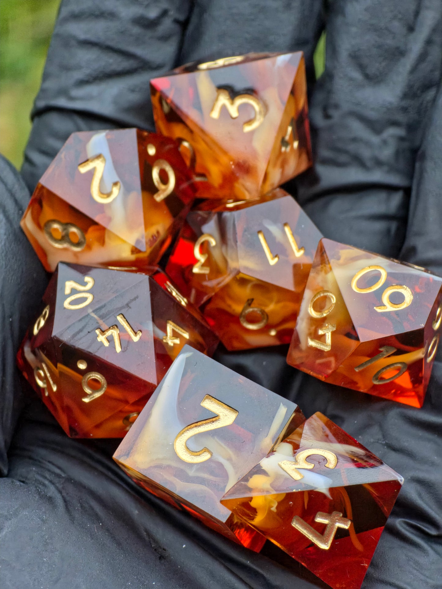 Polyedrisches Würfelset „Toffee Swirl Nebula“ – Handgemachte Resinwürfel karamell-toffee mit Cream Cloud Effekt | DnD Dice Set TTRPG