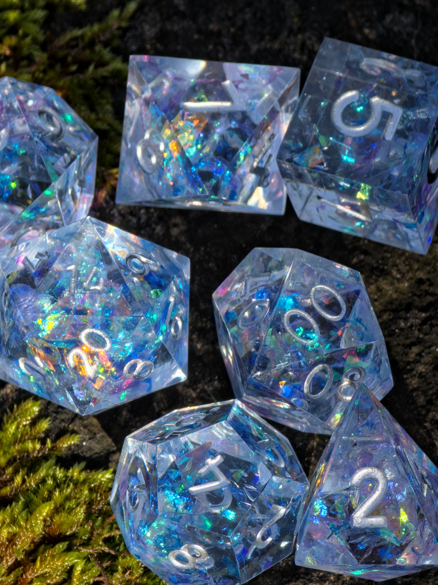 Polyedrisches Würfelset „Frozen Aurora“ – Handgemachte Resinwürfel mit Eisblau-Opal Effekt | DnD Dice Set Pen and Paper TTRPG | Gefrorenes Nordlicht Würfelset