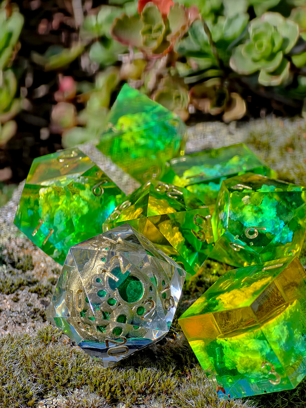 Stamina Vessel – Spirit of Hyrule Würfelset – Zelda Breath of the Wild & Tears of the Kingdom Inspired | Grünes DnD Dice Set mit Gold | Handmade Resin Würfel