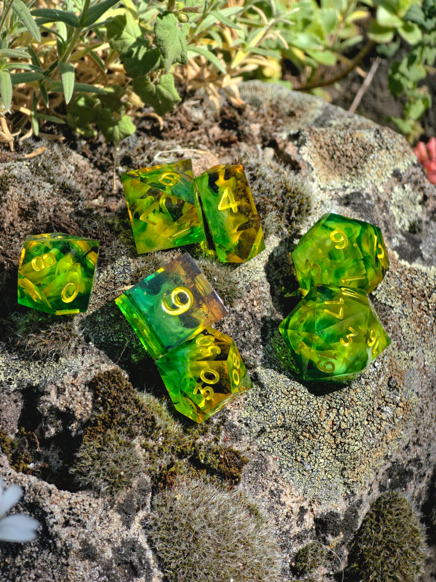 Sunfruit Grove Mango Lime Swirl Dice Set – Handgemachte Resin Würfel in Limettengrün & Mangogelb, Sharp Edge DnD Würfelset, Sommer Fantasy Dice