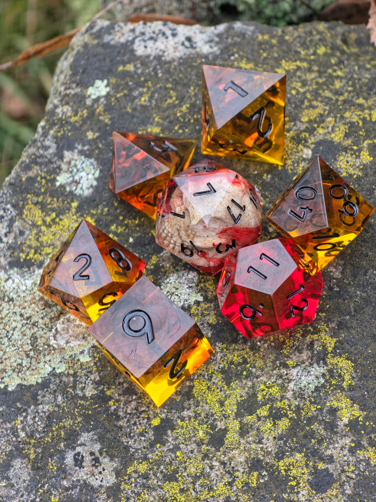 Asche und Knochen – Hellfire Resin Dice Set (7pc)