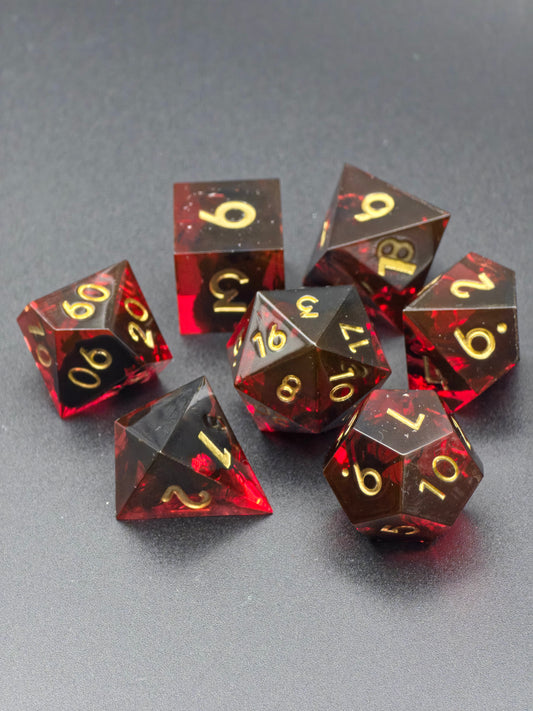 Blood Ember Dice Set – Rot Schwarz Würfelset mit Gold Zahlen | Handgemachte Sharp Edge Resin Würfel | DnD TTRPG