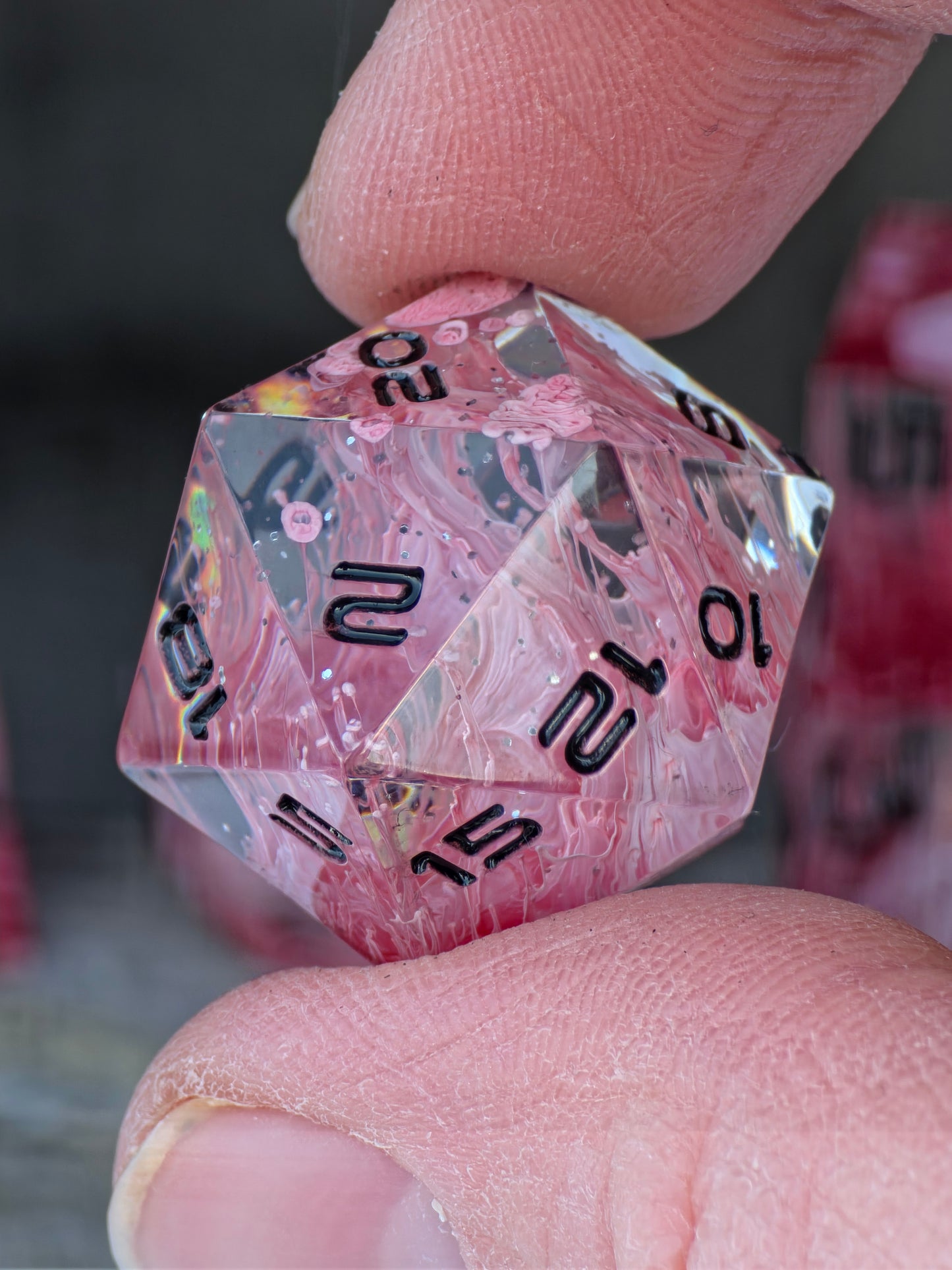 Würfelset „Sanguis Veil“ – Handgemachtes Petri Dice Set in Tiefrot mit organischem Nebeleffekt | DnD TTRPG Würfel