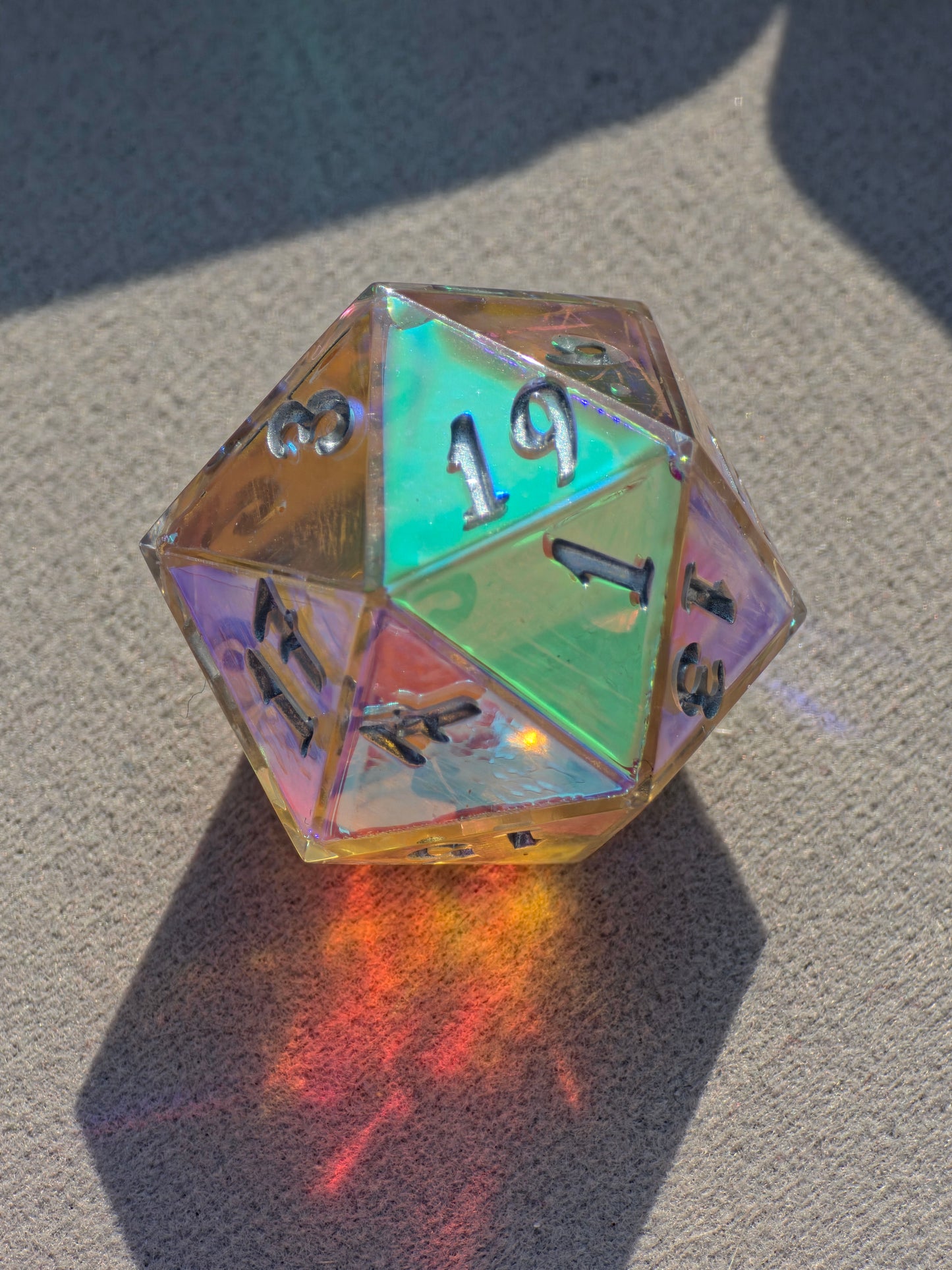 D20 Dice „Prismatic Light“ – Handmade Resin D20, Iridescent Rainbow Effect, Clear Dice with Silver Numbers | Artisan TTRPG Dice