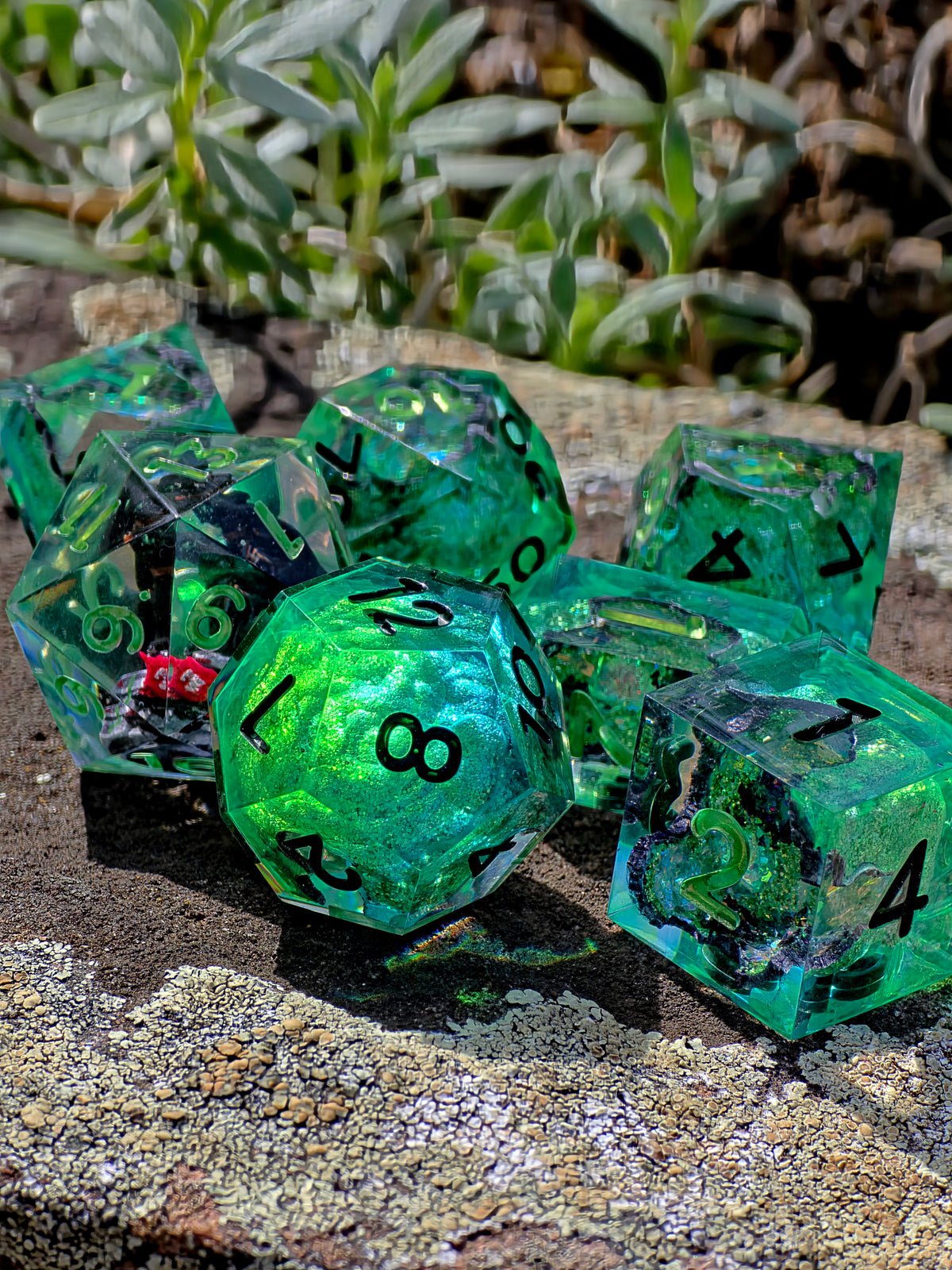 Toothless inspired – Emerald Dragon's Heart- Inspired Würfelset – 7-teiliges Resin Dice Set | Ohnezahn D20 & Smaragdgrüne Geode Würfel | Drachen Fantasy Dice