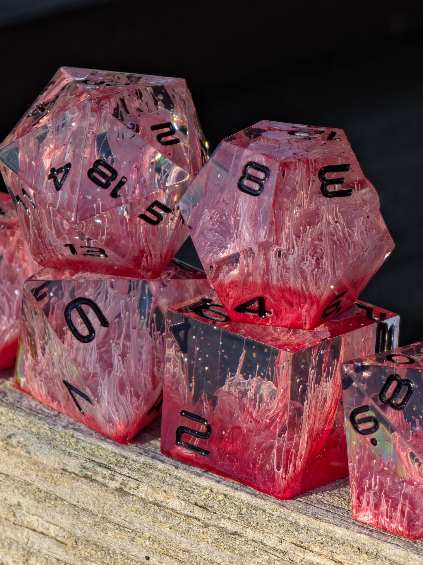 Würfelset „Sanguis Veil“ – Handgemachtes Petri Dice Set in Tiefrot mit organischem Nebeleffekt | DnD TTRPG Würfel