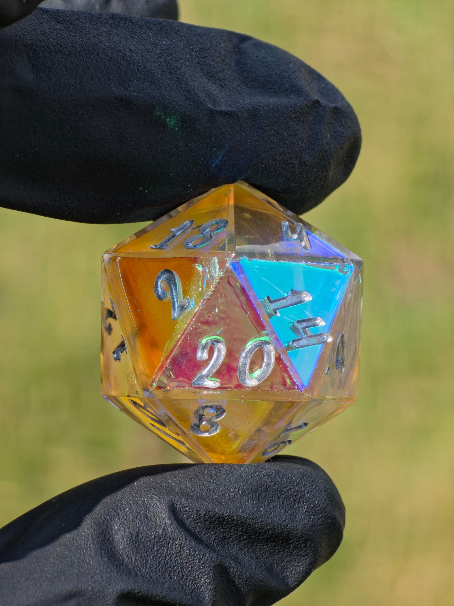 D20 Dice „Prismatic Light“ – Handmade Resin D20, Iridescent Rainbow Effect, Clear Dice with Silver Numbers | Artisan TTRPG Dice