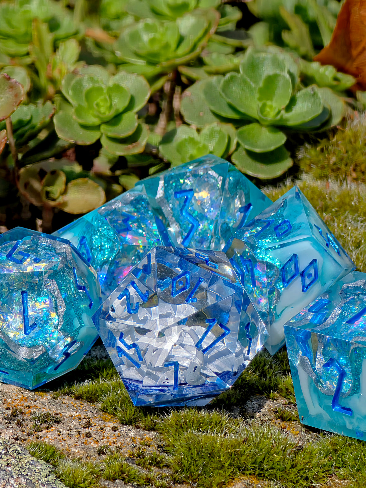 Crystal Sky - Light Fury Inspired Handmade Würfelset – 7-teiliges Resin Dice Set | Tagesschatten D20 & Türkise Geode Würfel